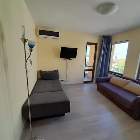 アパート Perlaview プリモルスコ